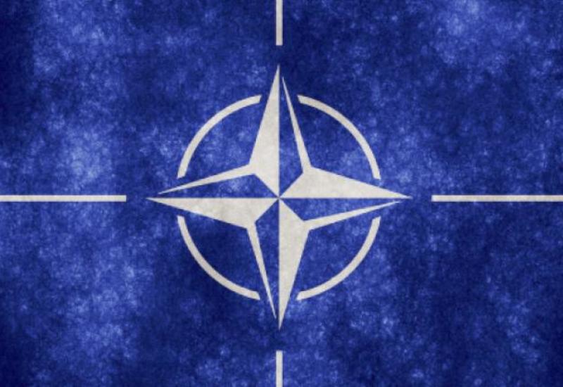 НАТО и Черногория подписали декларацию о завершении интеграции в альянс