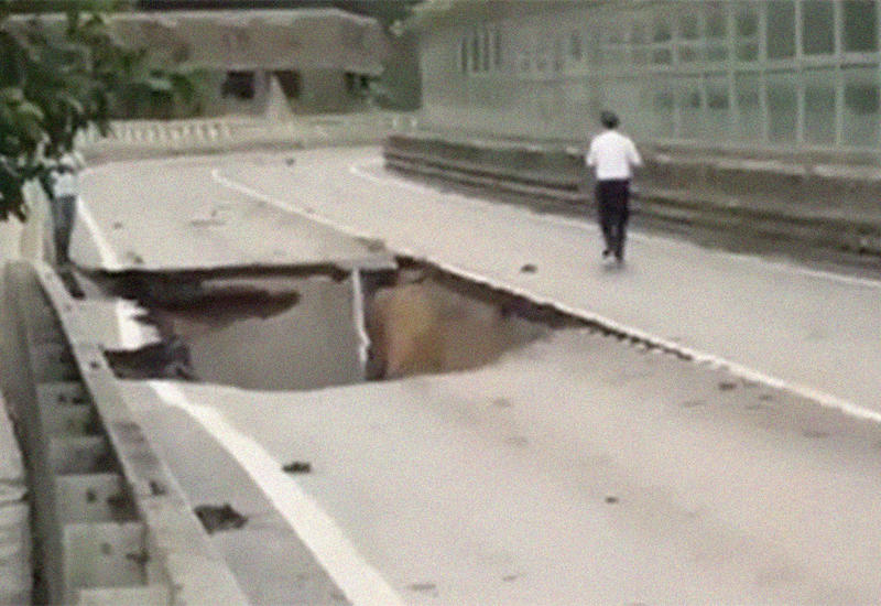 В Сочи обрушился участок главной трассы