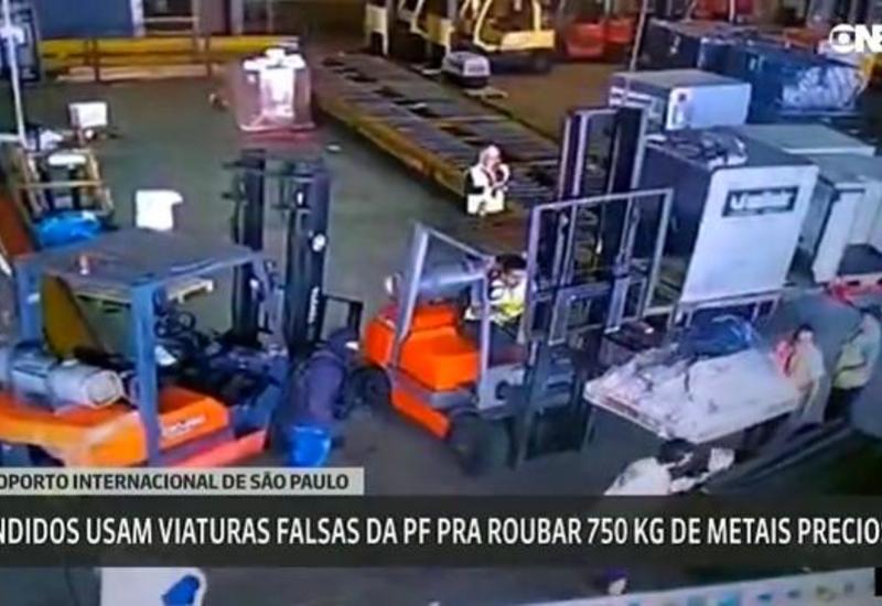 Лжеполицейские украли из аэропорта 750 килограммов золота