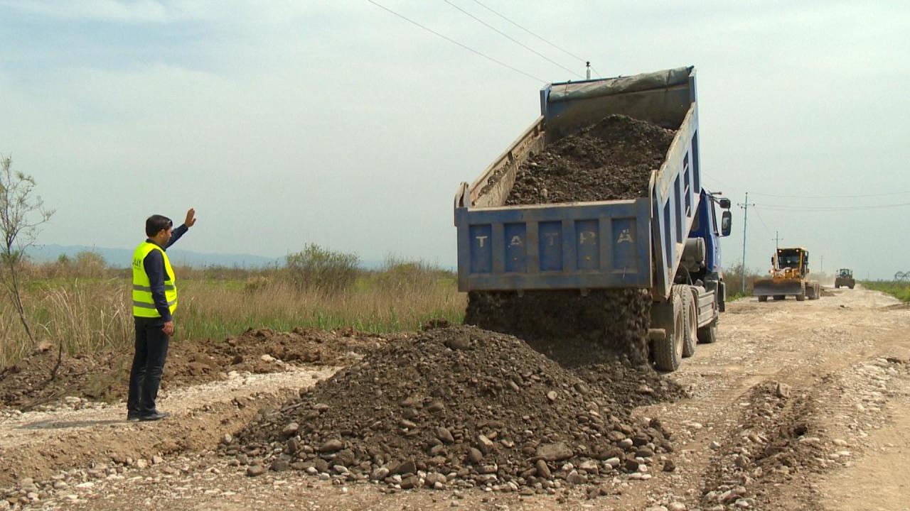 В регионах Азербайджана ремонтируют дороги