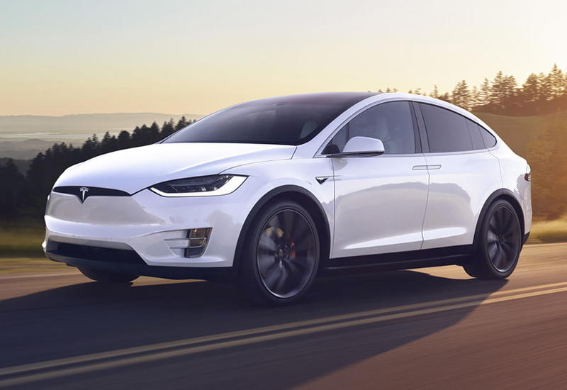 В машинах Tesla можно будет смотреть видео с YouTube и Netflix