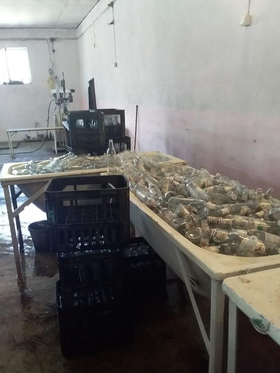 Антисанитария в цехе по производству безалкогольных напитков в Гяндже