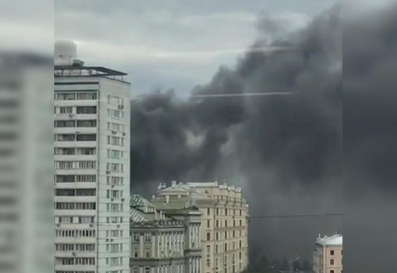 Крупный пожар в центре Москвы: обрушилась часть здания