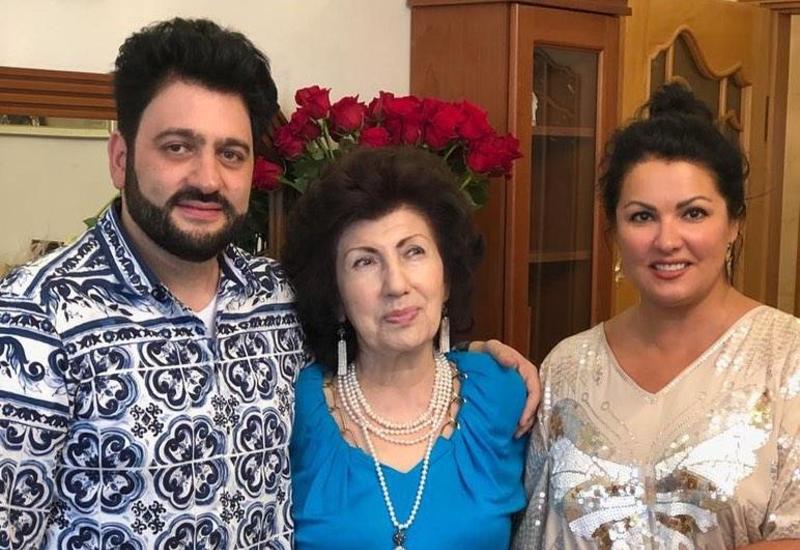 Анна Нетребко прилетела в Баку поздравить свекровь с юбилеем