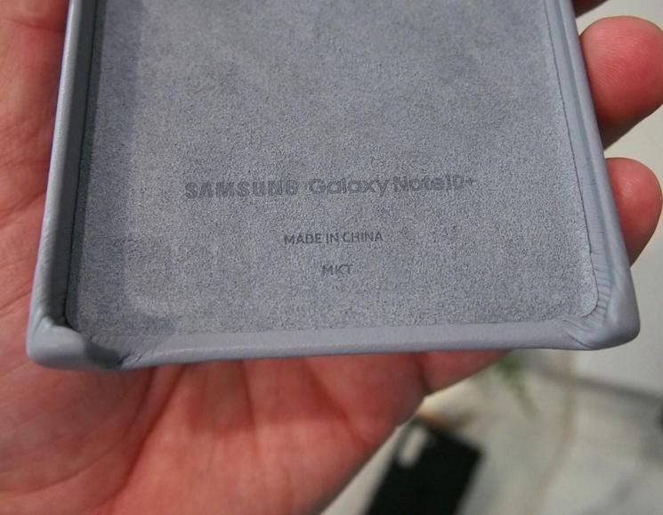 Samsung представила два новых смартфона