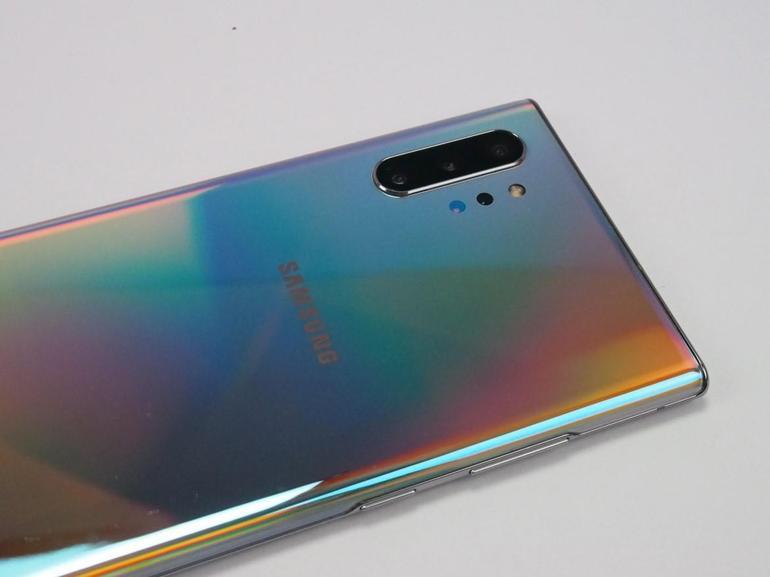 Samsung представила два новых смартфона