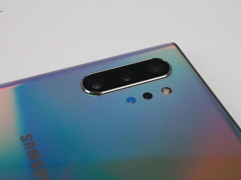 Samsung представила два новых смартфона