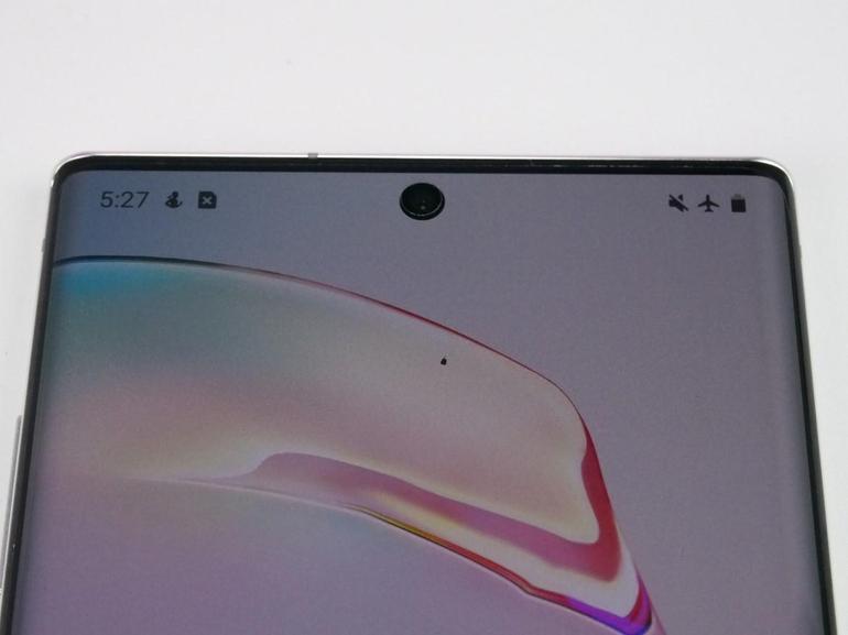 Samsung представила два новых смартфона