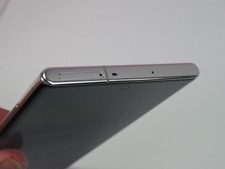 Samsung представила два новых смартфона