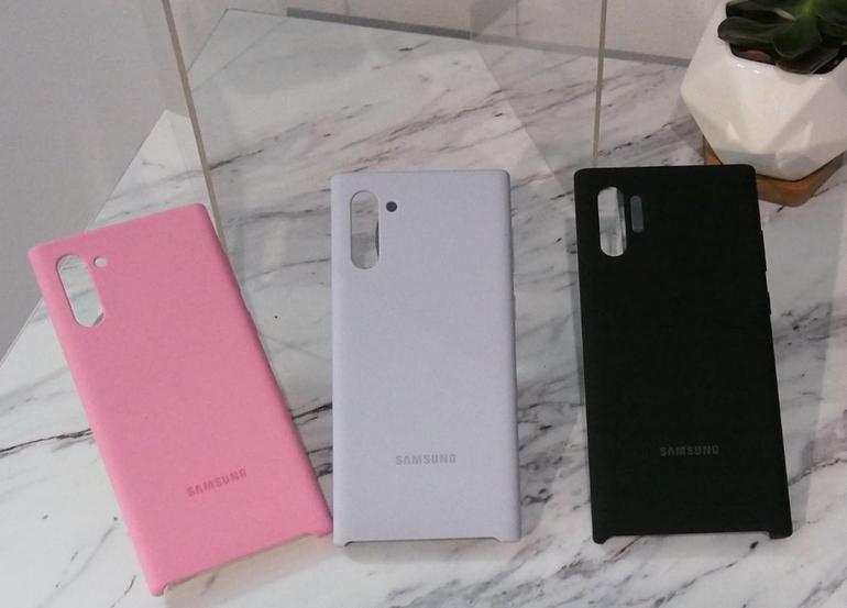 Samsung представила два новых смартфона