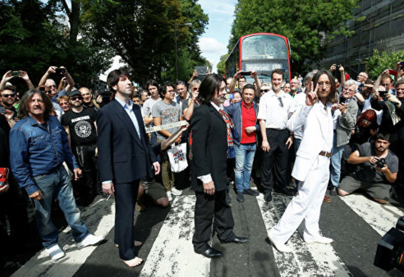 Фанаты Beatles отмечают 50-летие фотографии группы на Abbey Road