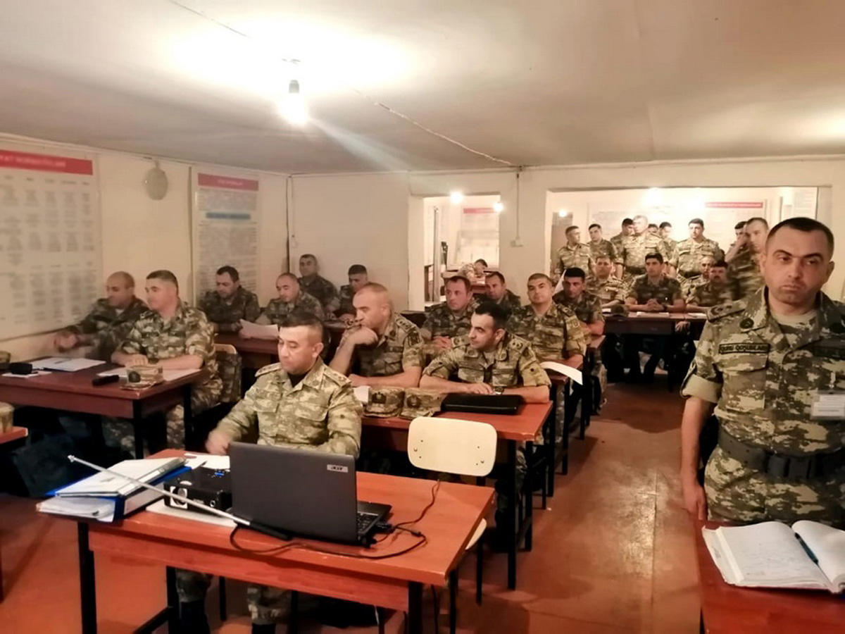 В воинских объединениях ВС Азербайджана проводятся учения
