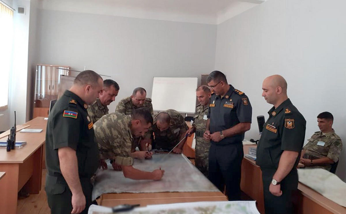 В воинских объединениях ВС Азербайджана проводятся учения