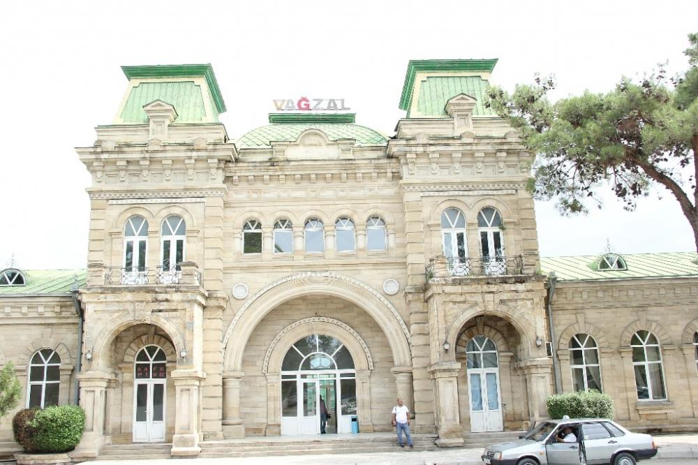 Yüz iyirmi yaşlı memarlıq incisi-Xaçmaz Dəmiryol Vağzalı