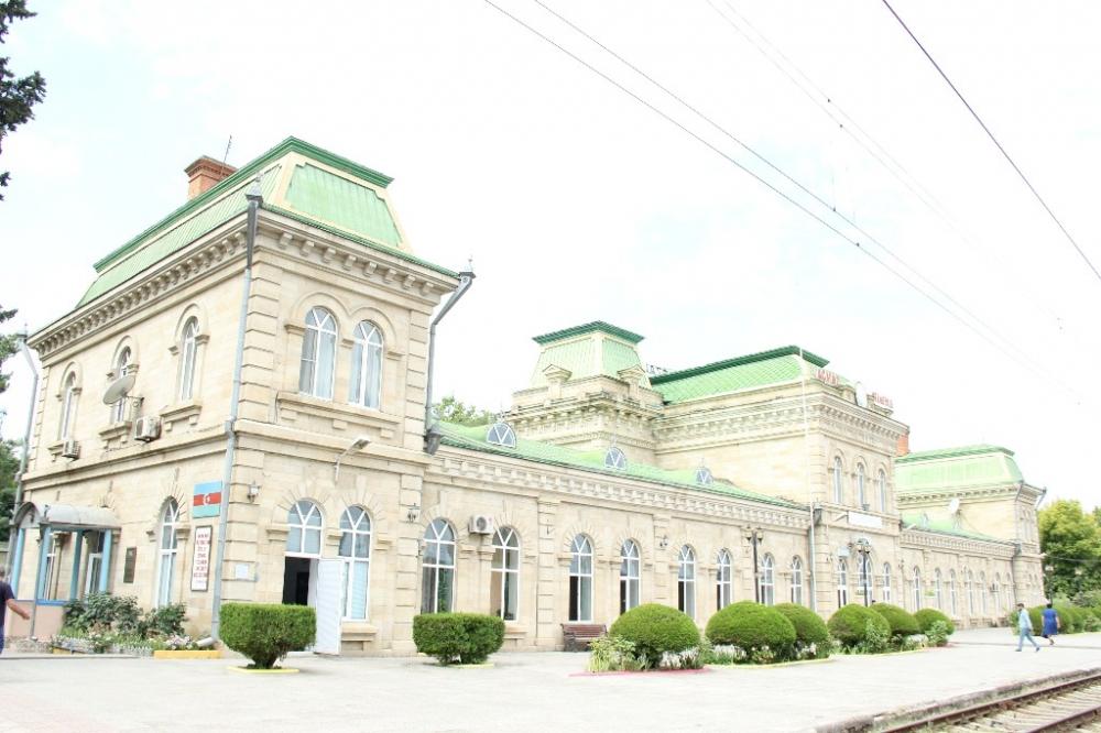 Yüz iyirmi yaşlı memarlıq incisi-Xaçmaz Dəmiryol Vağzalı