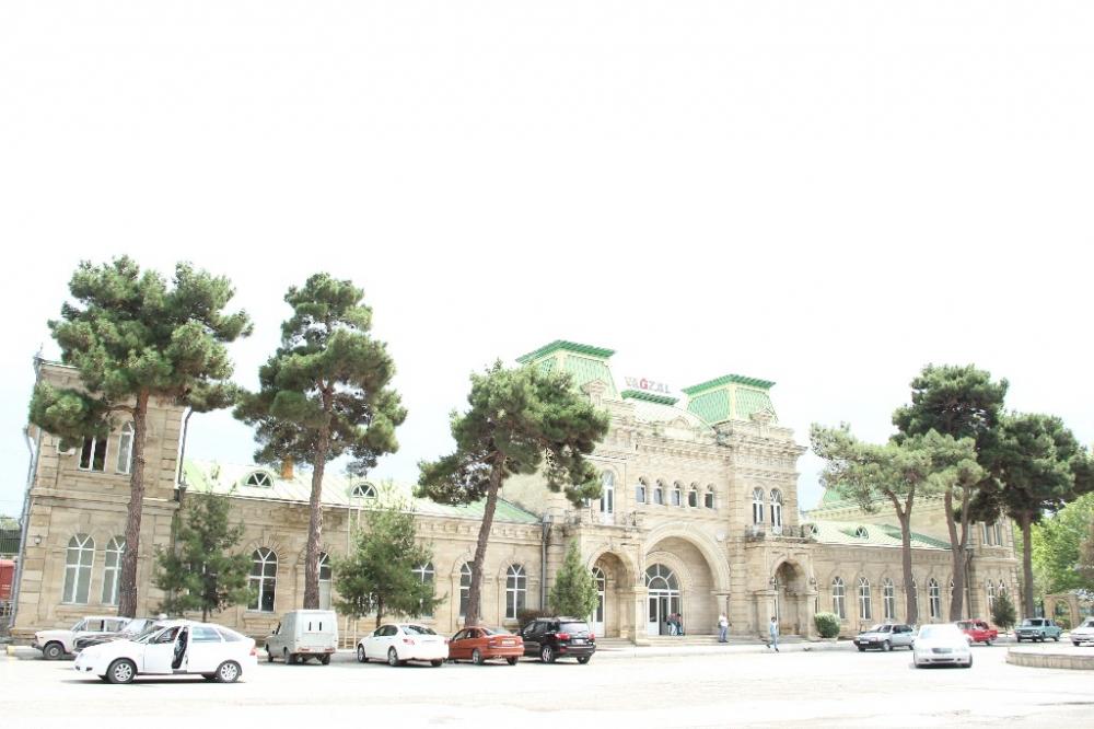 Yüz iyirmi yaşlı memarlıq incisi-Xaçmaz Dəmiryol Vağzalı