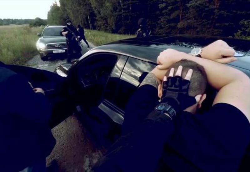 Девушка избила мужа букетом после розыгрыша в шоу