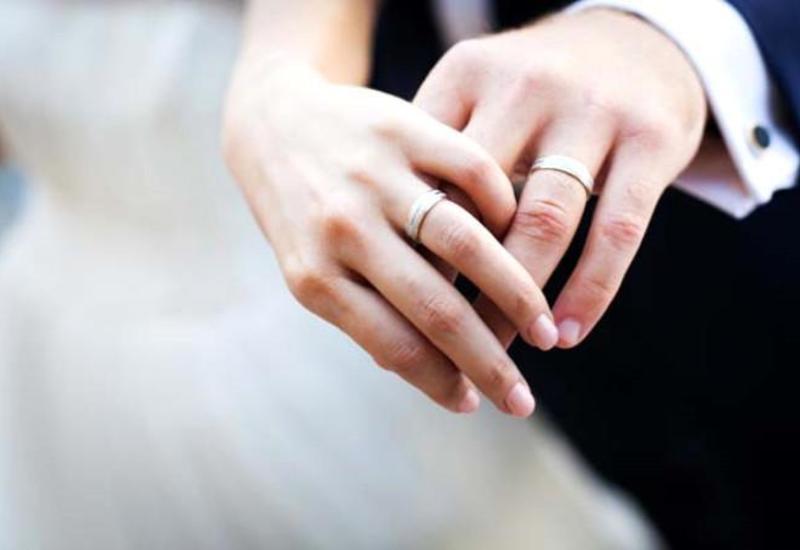 Nişan üzüyü niyə sol əlin adsız barmağına taxılır? - İnanclar, adətlər...