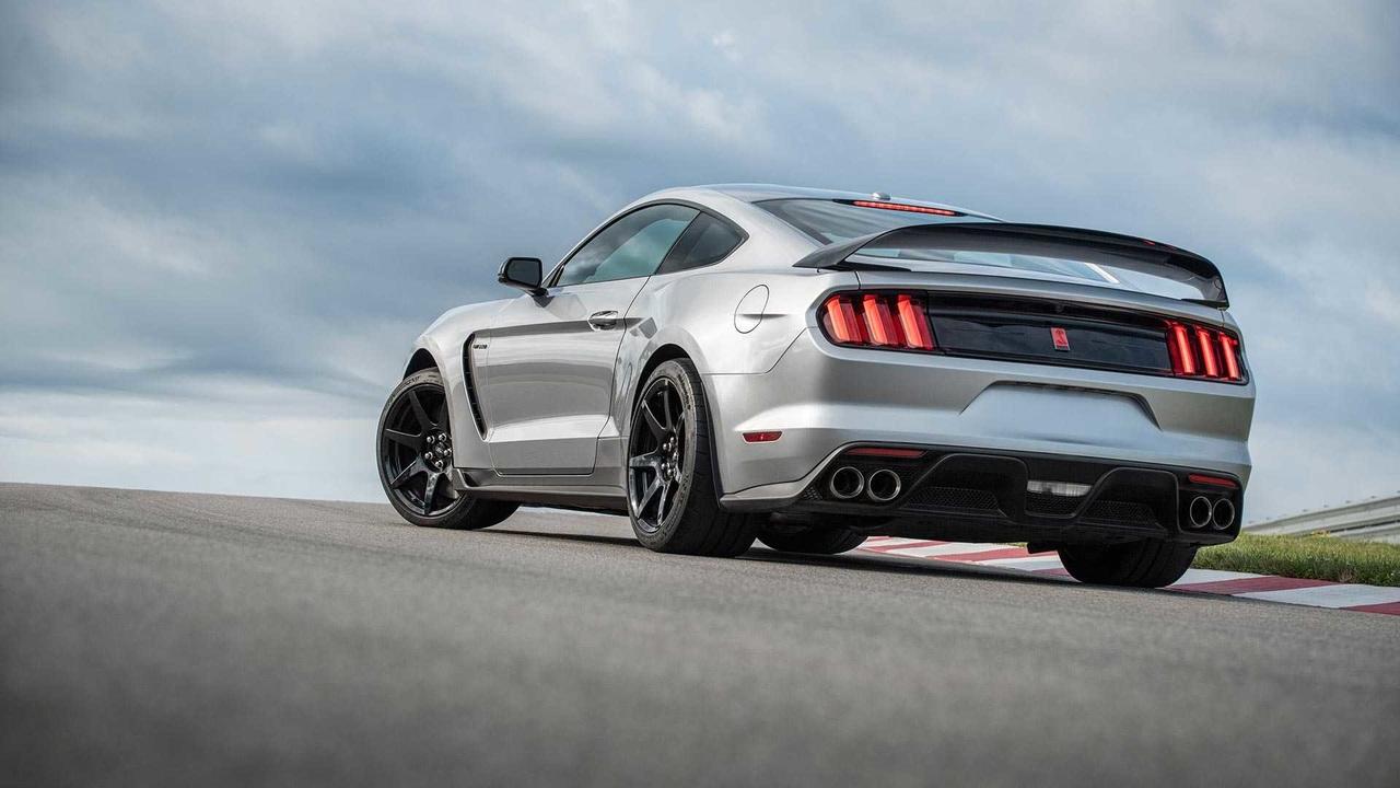 Новый Ford Mustang GT350R доработали деталями от старшей модели
