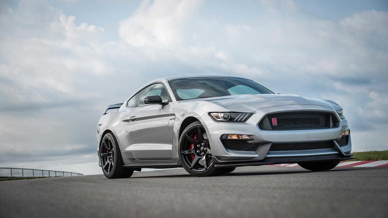 Новый Ford Mustang GT350R доработали деталями от старшей модели