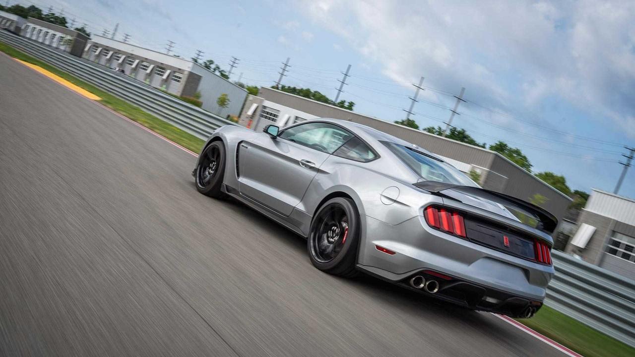 Новый Ford Mustang GT350R доработали деталями от старшей модели