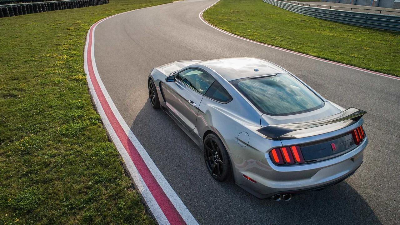 Новый Ford Mustang GT350R доработали деталями от старшей модели