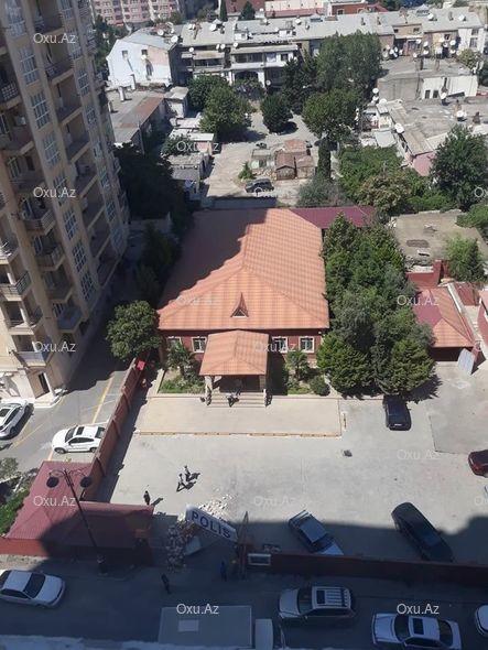 В Баку грузовик влетел в отделение полиции