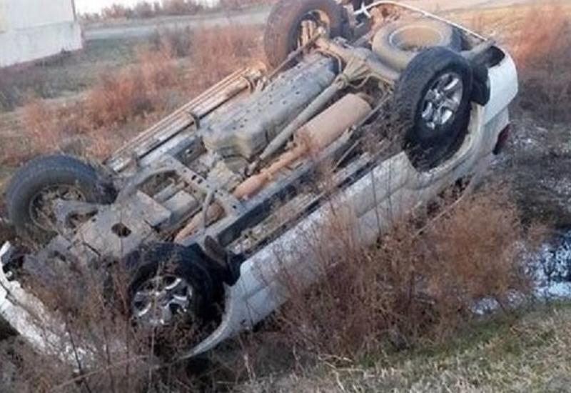 В Лерике «Lexus» скатился в пропасть, есть пострадавшие