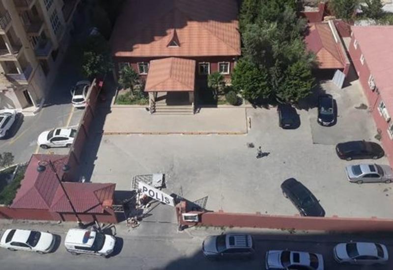 В Баку грузовик влетел в отделение полиции