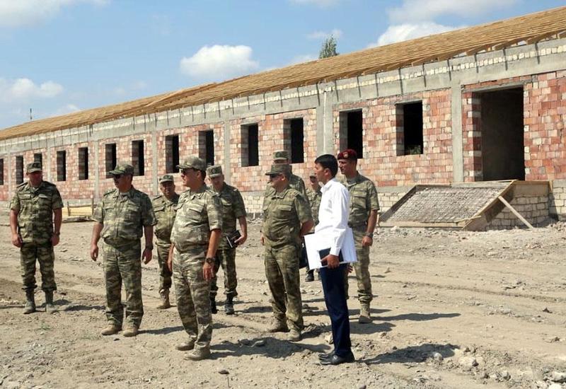 Müdafiə naziri Zakir Həsənov cəbhə zonasında olub