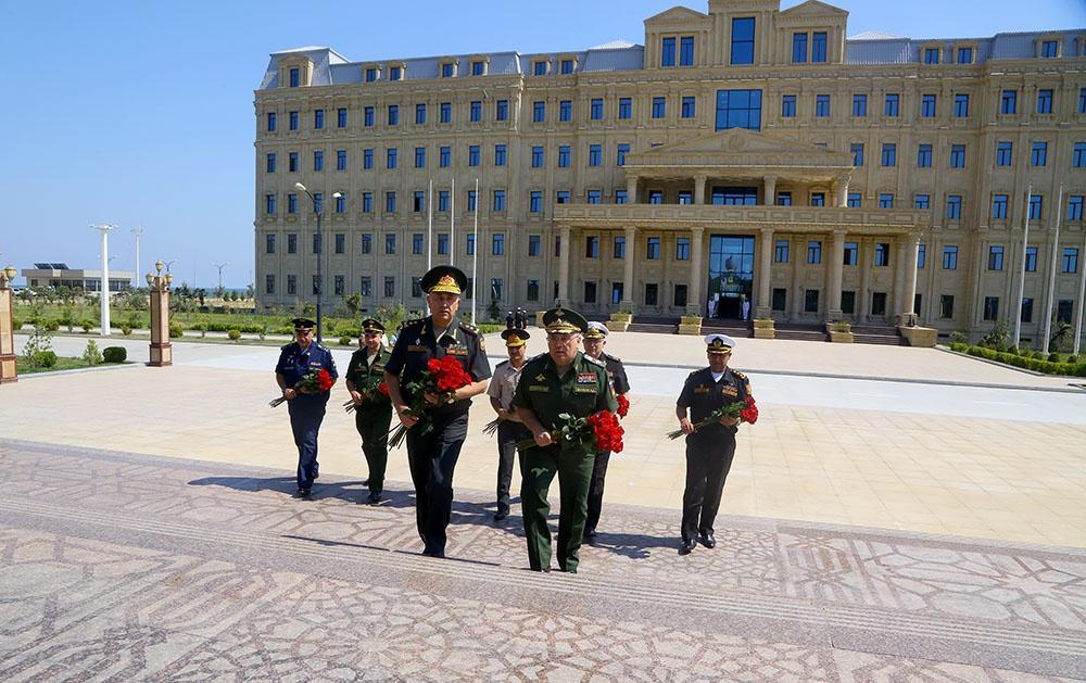 Российские генералы на переговорах в Баку