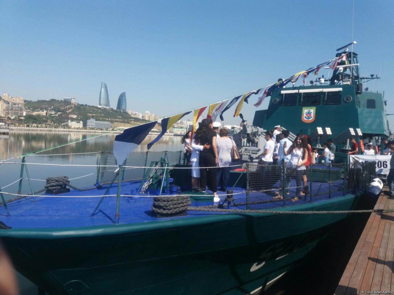 Военная выставка в Баку: представлен азербайджанский корабль "Tufan"