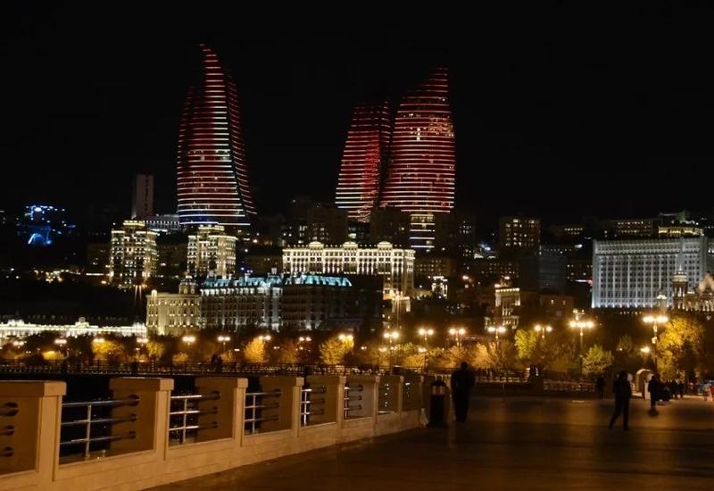 На бакинском бульваре внезапно умер турист