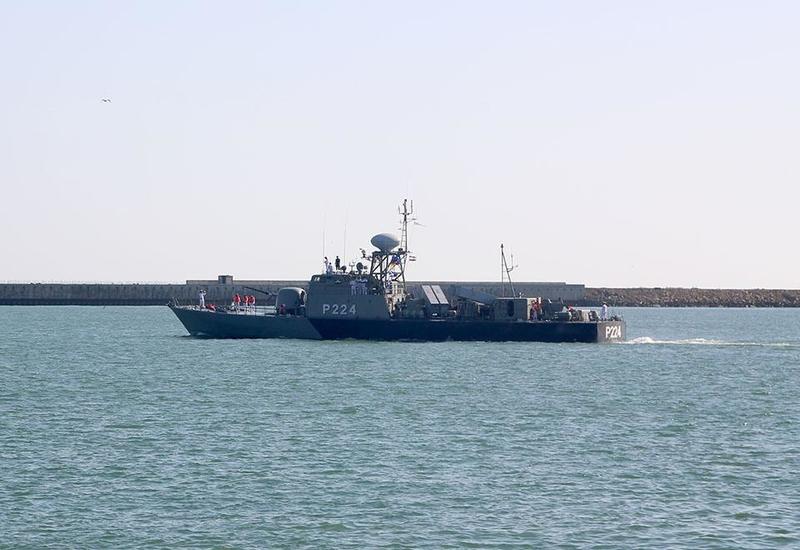 Военные корабли России и Ирана покинули бакинский порт