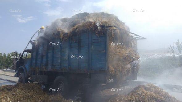 Bakı-Qazax yolunda otla dolu maşın yanır