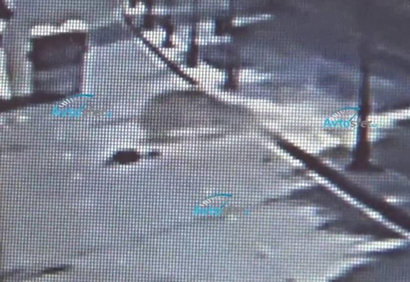 В Баку автомобиль насмерть сбил работника коммунальных услуг