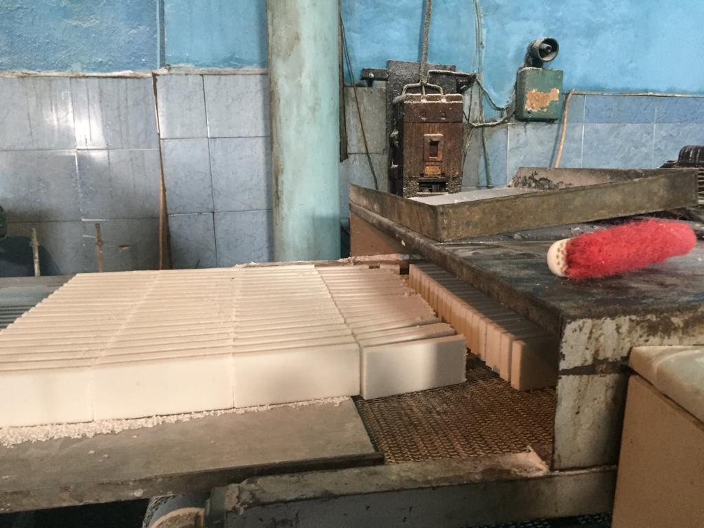 Антисанитария в сахарном цехе в Баку