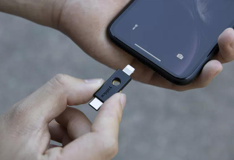 Приложения на iPhone теперь можно защитить физическим Lightning-ключом
