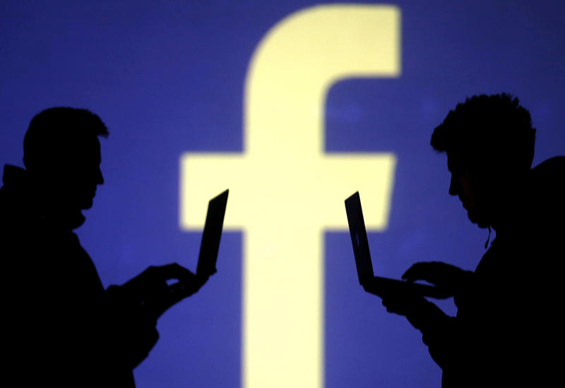 Facebook наймет журналистов для курирования новостной ленты