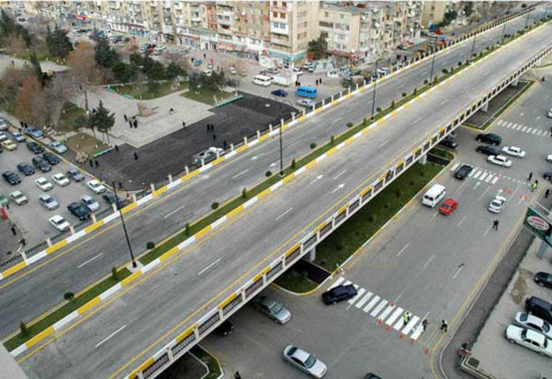 В Баку перекрыли эту дорогу из-за крупного пожара