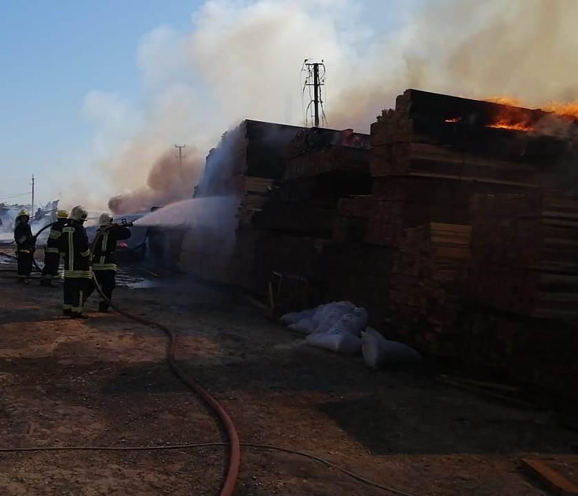 К тушению пожара на рынке в Баку привлечено 22 единицы техники