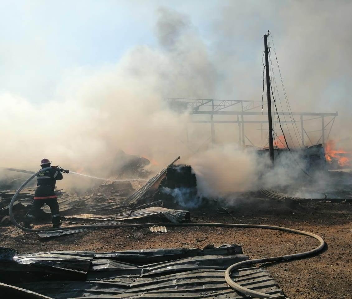 К тушению пожара на рынке в Баку привлечено 22 единицы техники