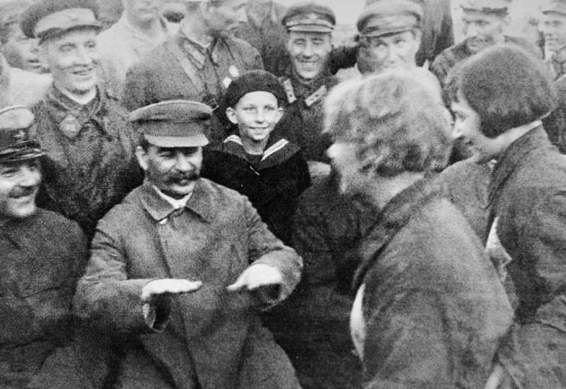 Что стало с охранником, ударившим Сталина?