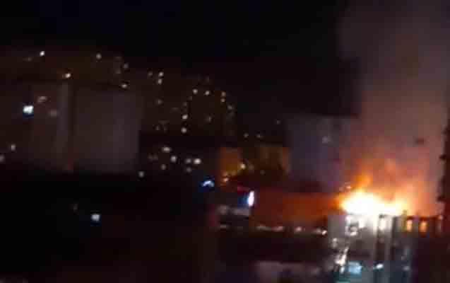 Сильный пожар в доме торжеств в Сумгайыте, гости эвакуированы