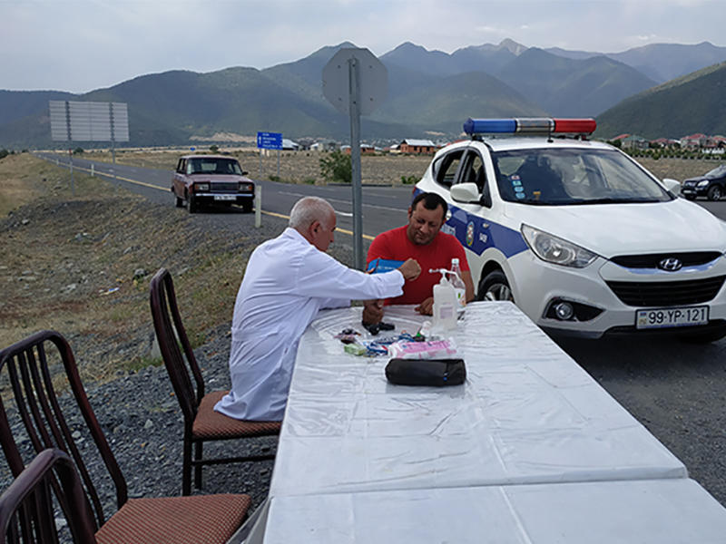 Yol polisindən sürücülərə jest