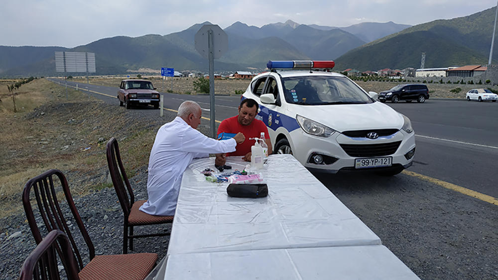 Yol polisindən sürücülərə jest