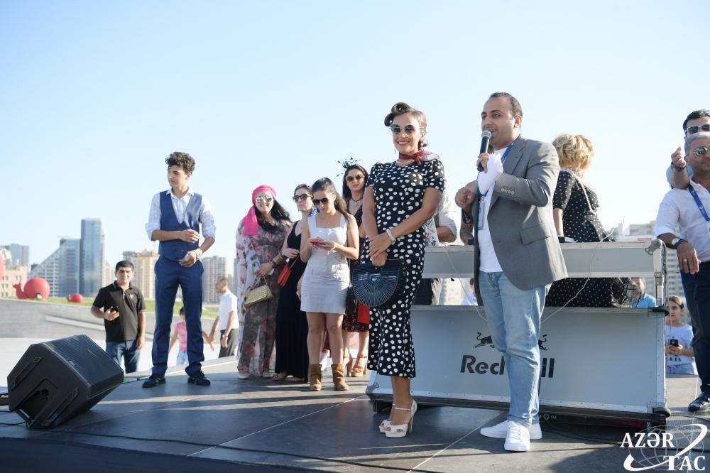 Вице-президент Фонда Гейдара Алиева Лейла Алиева наблюдала за выставкой и пробегом классических автомобилей