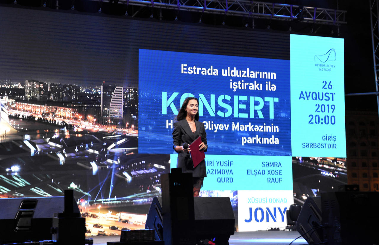 Jony выступил с концертом в парке Центра Гейдара Алиева