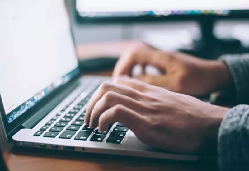 В ОАЭ туриста приговорили к 1,5 года тюрьмы за угрозы в интернете