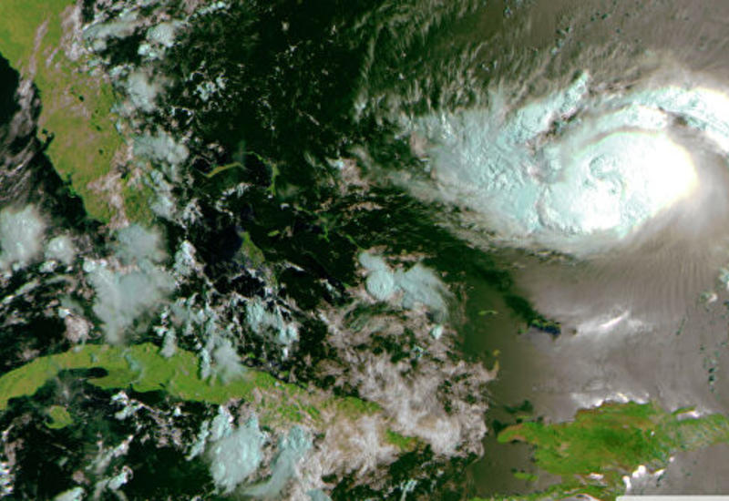 Ураган "Дориан" снизился до четвертой категории